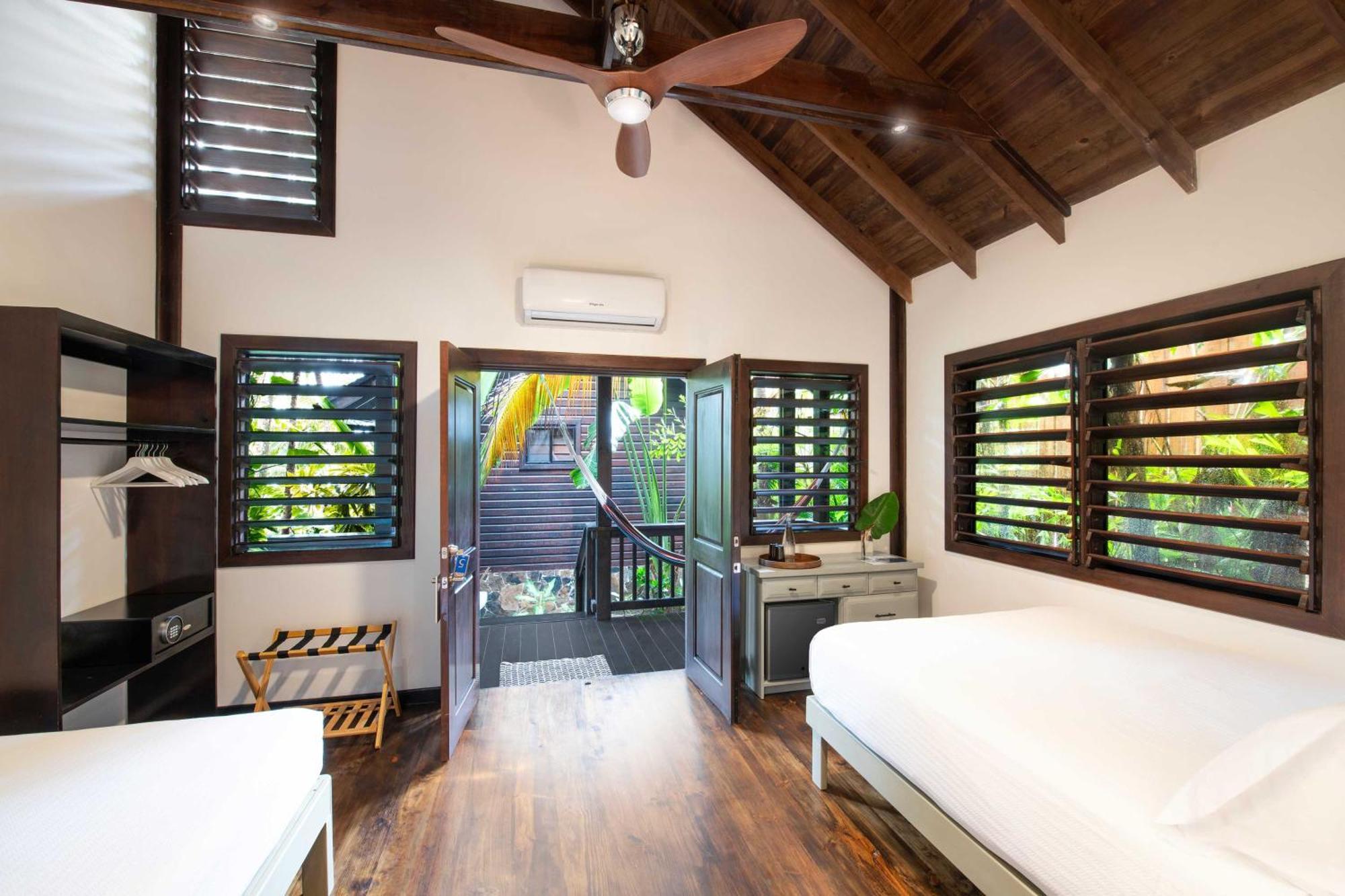 Puerta Azul Hotel Sandy Bay Luaran gambar